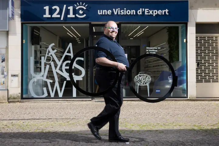 OPTICIEN