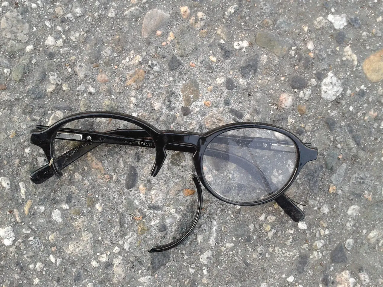 lunettes cassées